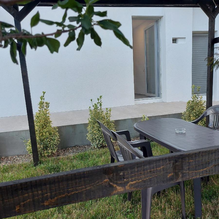 Villa Romelia - Select Apartments Ваду Экстерьер фото