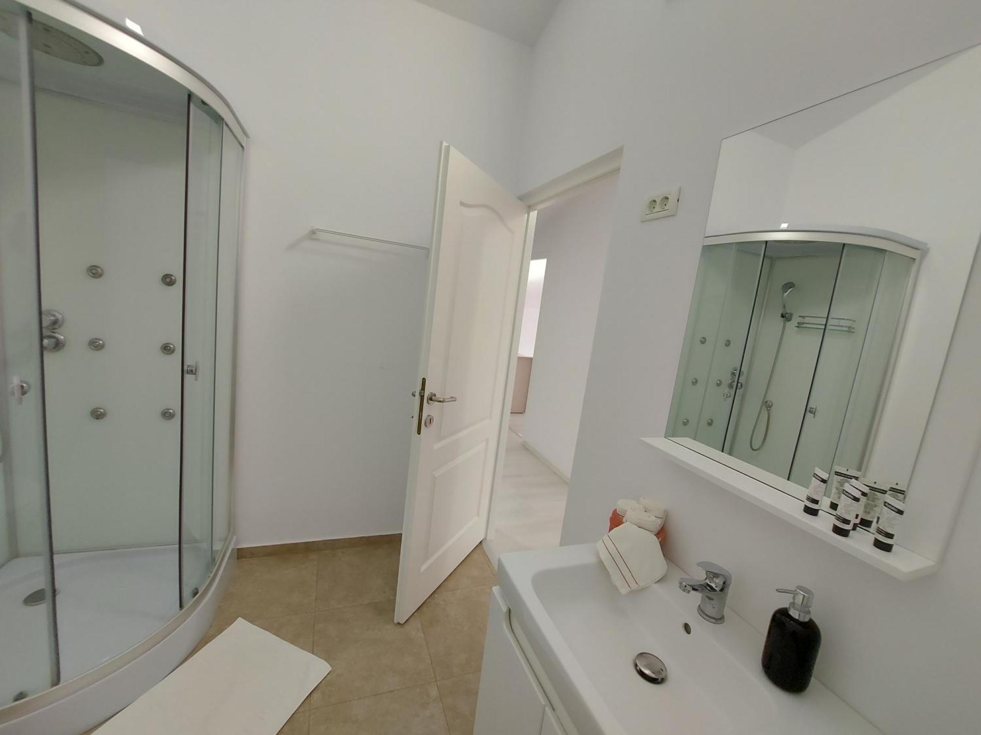 Villa Romelia - Select Apartments Ваду Экстерьер фото
