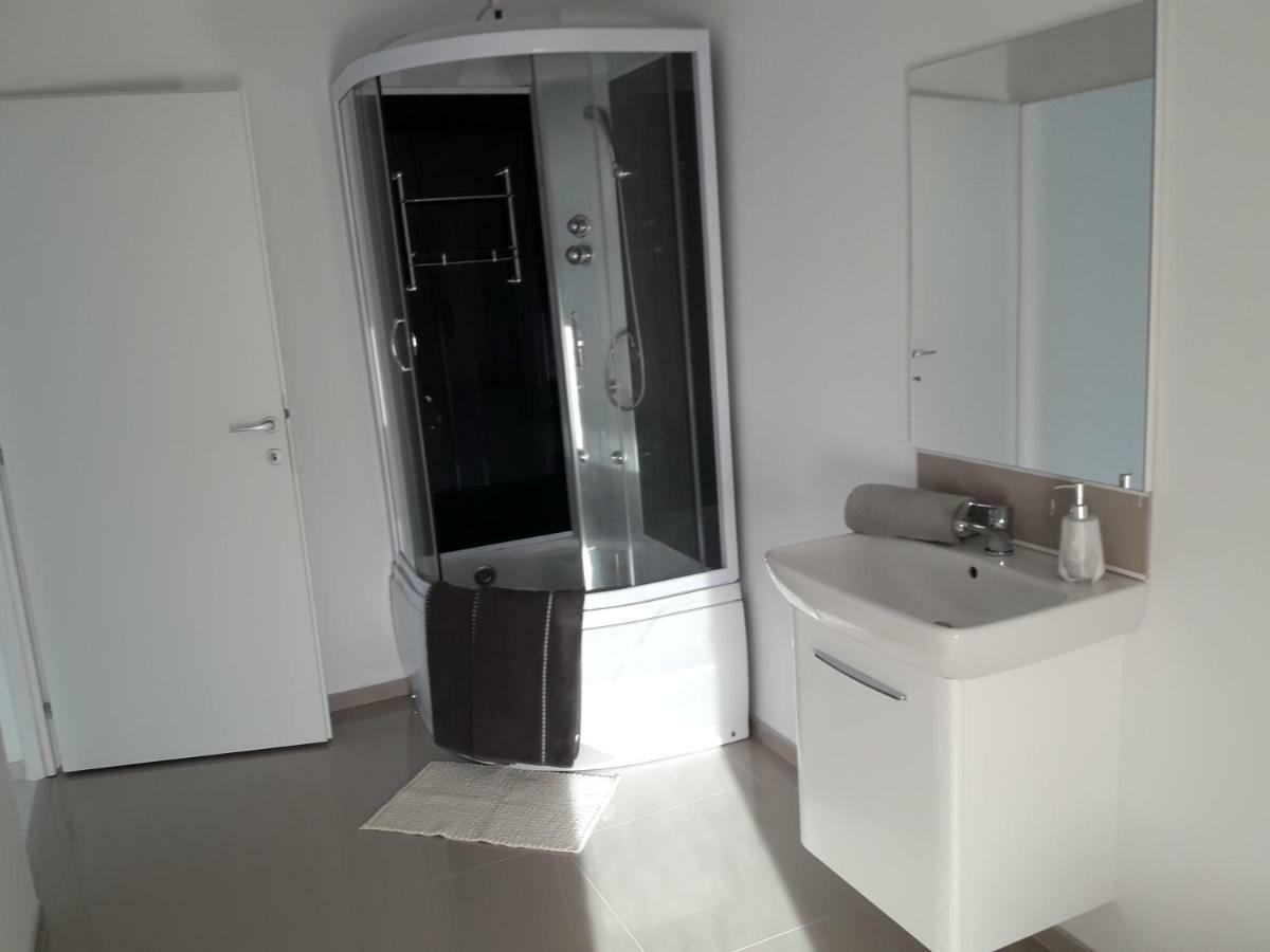 Villa Romelia - Select Apartments Ваду Экстерьер фото